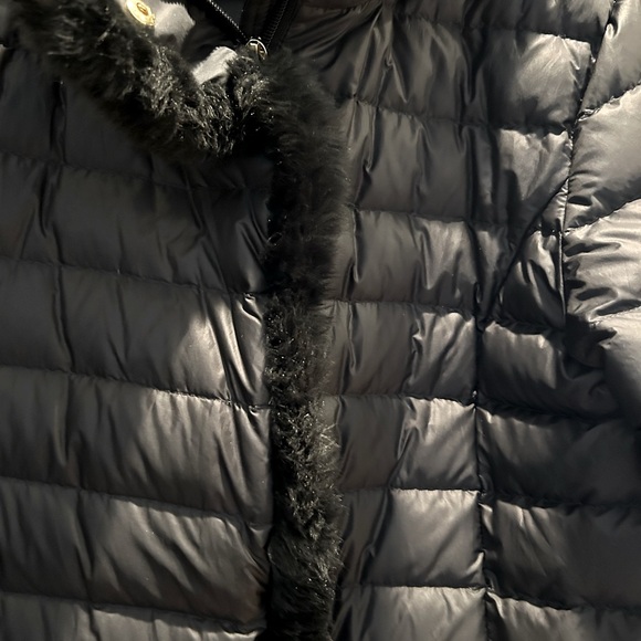 Cole Hahn black puffer jacket size M. Like new. - Picture 2 of 4